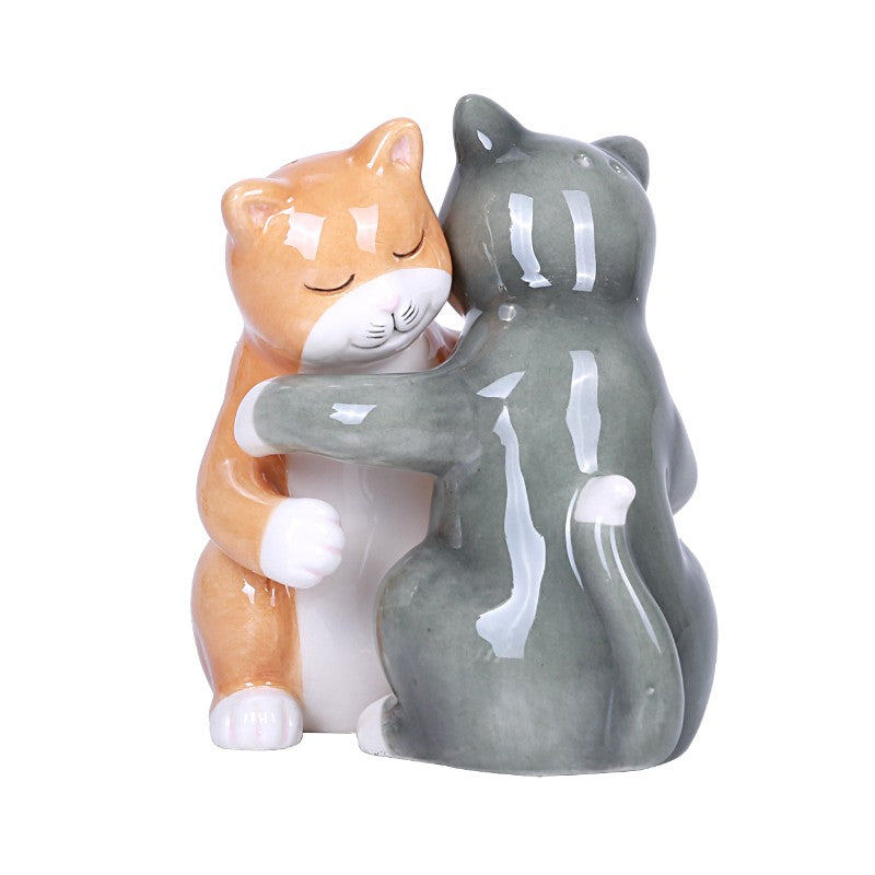 Hugging Cats Salt And Pepper Shakers Set
