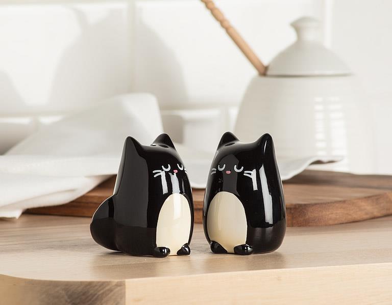 Black Simple Cat Salt & Pepper