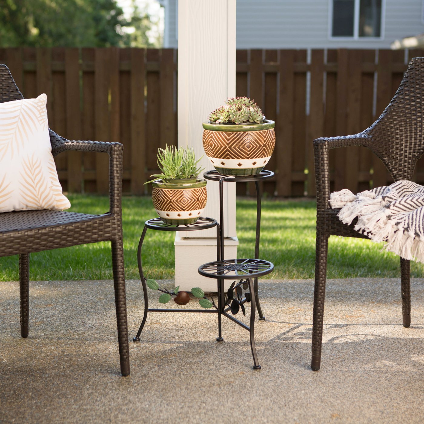 Country Apple Plant Stand