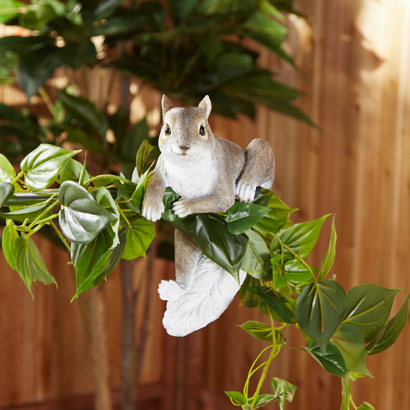 Climbing Chip Squirrel Decor