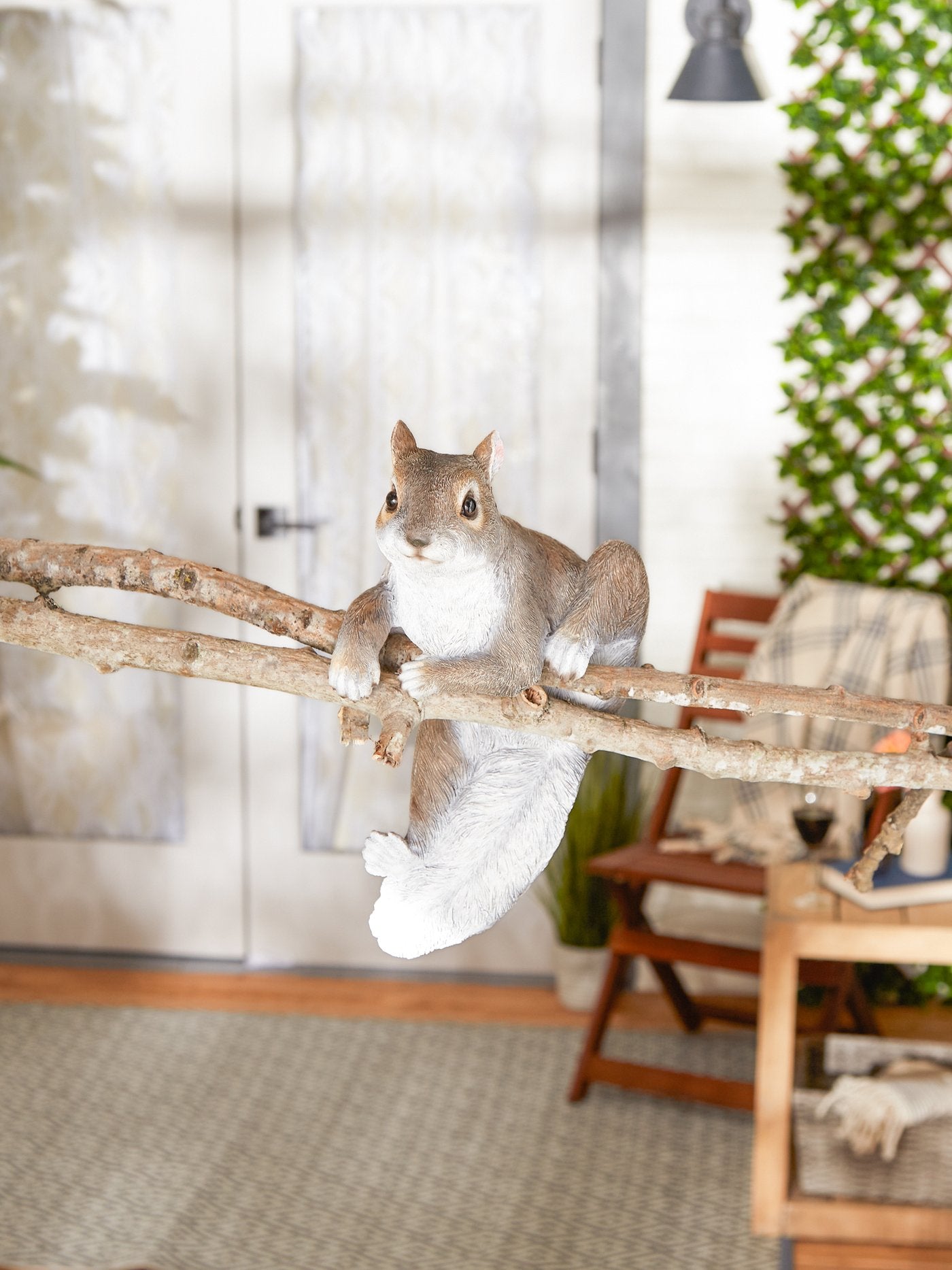 Climbing Chip Squirrel Decor