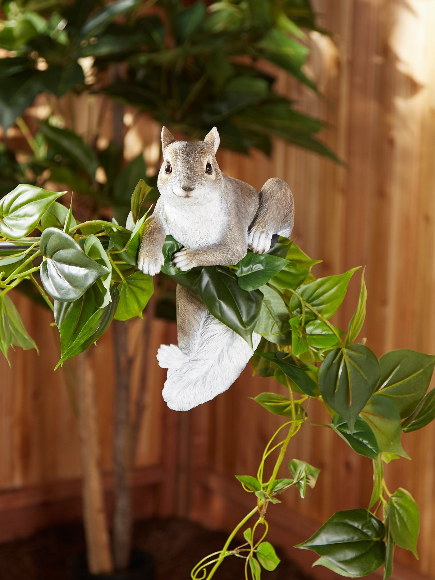 Climbing Chip Squirrel Decor