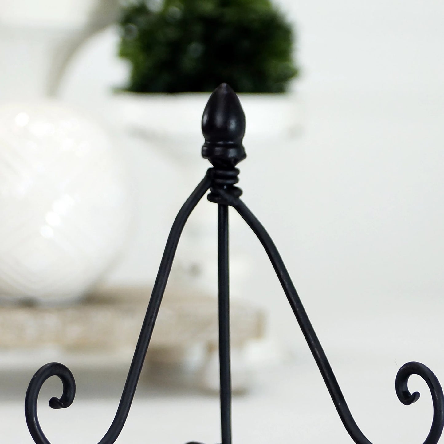 8" Metal Easel