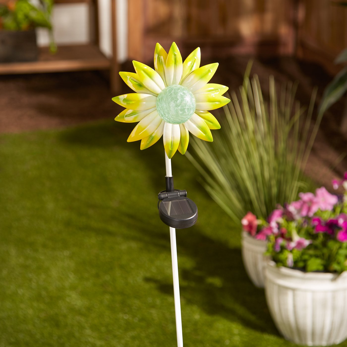 Green Flower Solar Stake