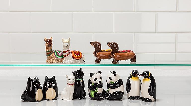 Black Simple Cat Salt & Pepper