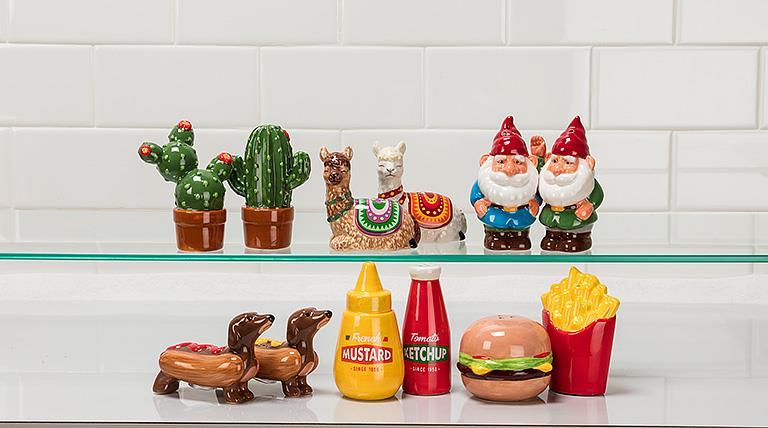 Dachshunds in Hot Dogs Salt & Pepper