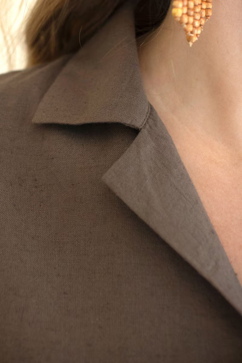 Oregano Short-Sleeve Button-Front Blouse with Collar
