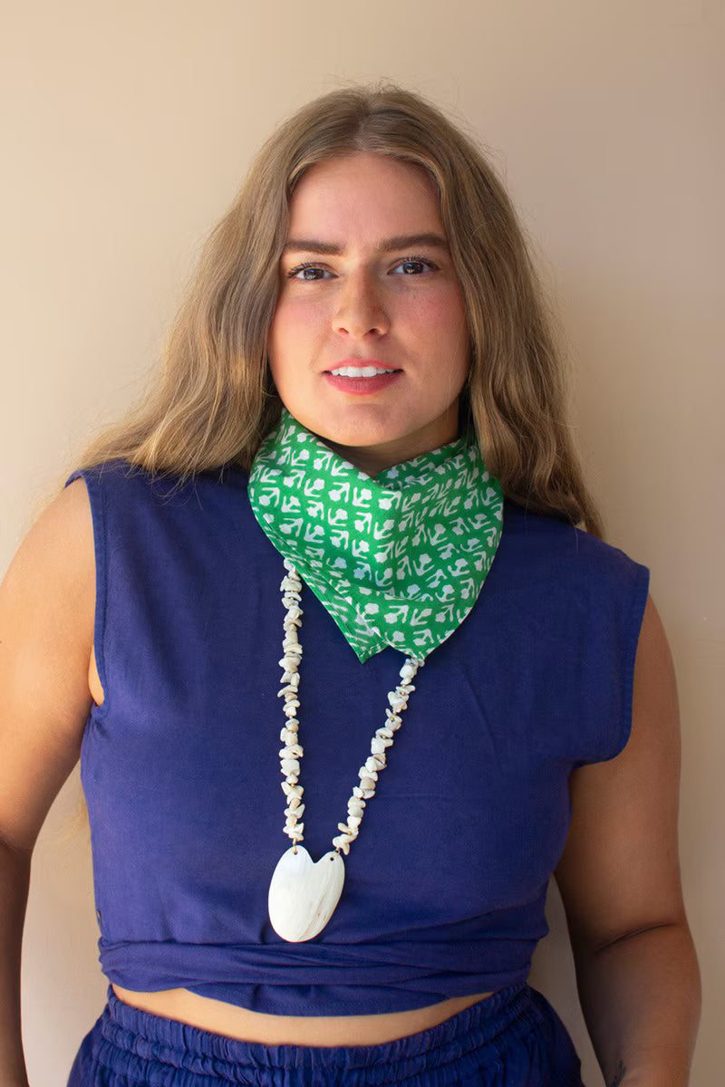 Shell and Cotton Thread Necklace
