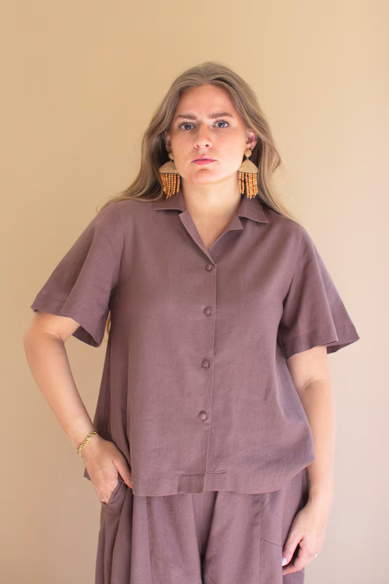 Mulberry Short-Sleeve Button-Front Blouse with Collar