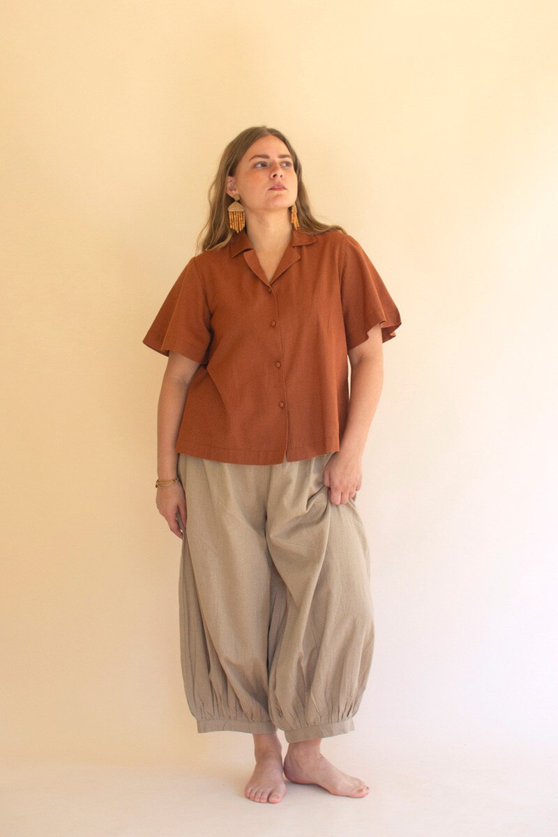 Cinnamon Short-Sleeve Button-Front Blouse with Collar
