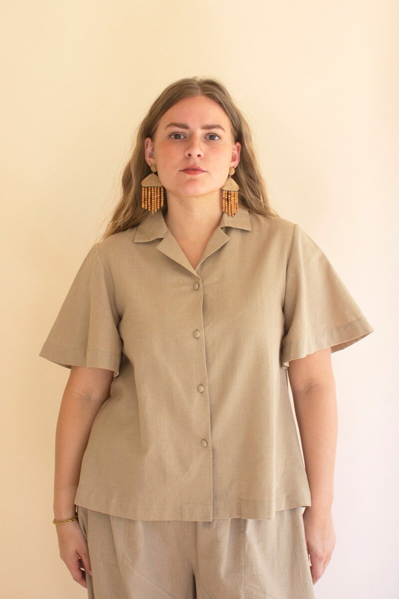 Oatmeal Short-Sleeve Button-Front Blouse with Collar