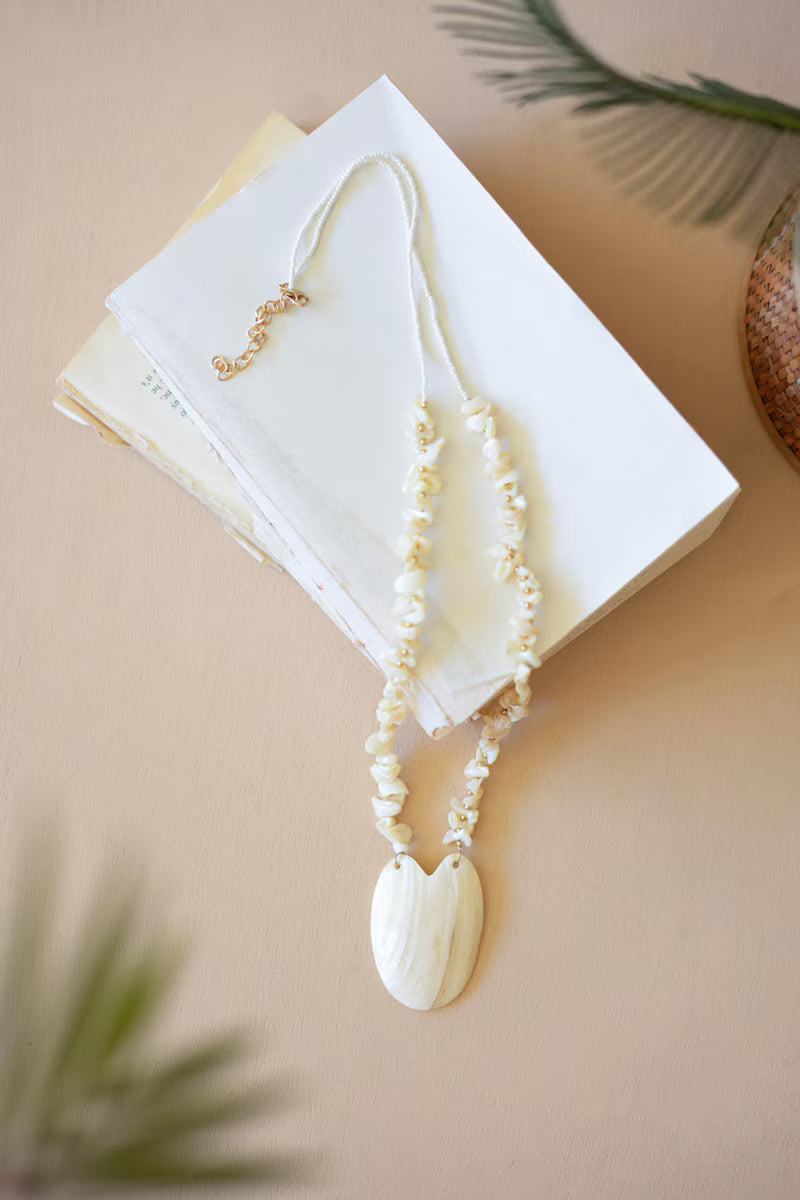 Shell and Cotton Thread Necklace
