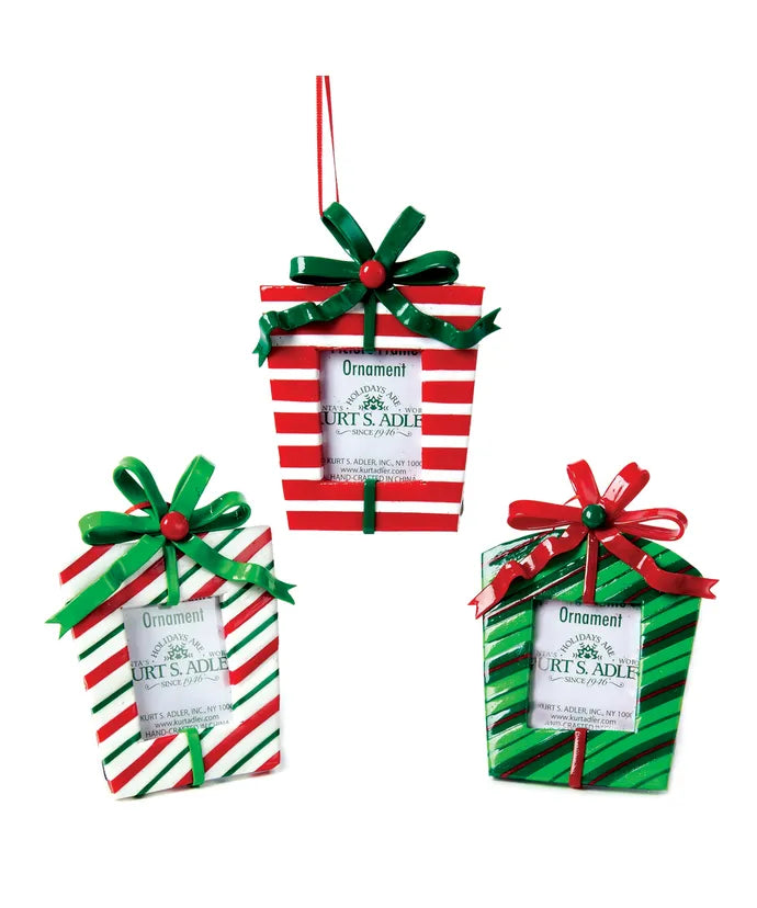 Red And White And Green Gift Box Picture Frame Ornaments